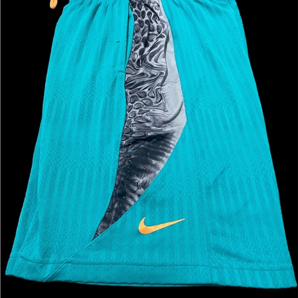 Kobe Nike shorts - Picture 3 of 9